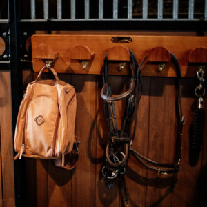 Grooming Deluxe Wooden Bridle Rack 1