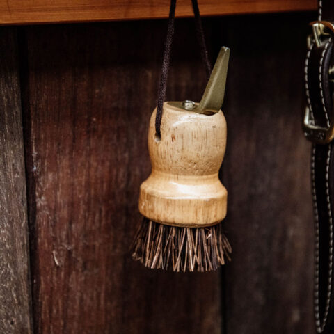 Grooming Deluxe Stubby Hoof Pick & Brush