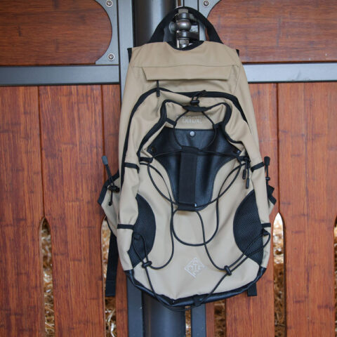 Grooming Deluxe Grooms Backpack Beige Hanging